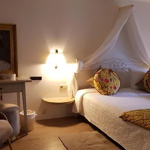 Kleine Iphofen, Fruehstueckszauber, No Waste, Nachhaltig, Nahe Aller Weingueter, Knauf Gips Kg Und Connekt, Kleines Secret Mit Garten & Terrassen, Tv Mirrorring, 55